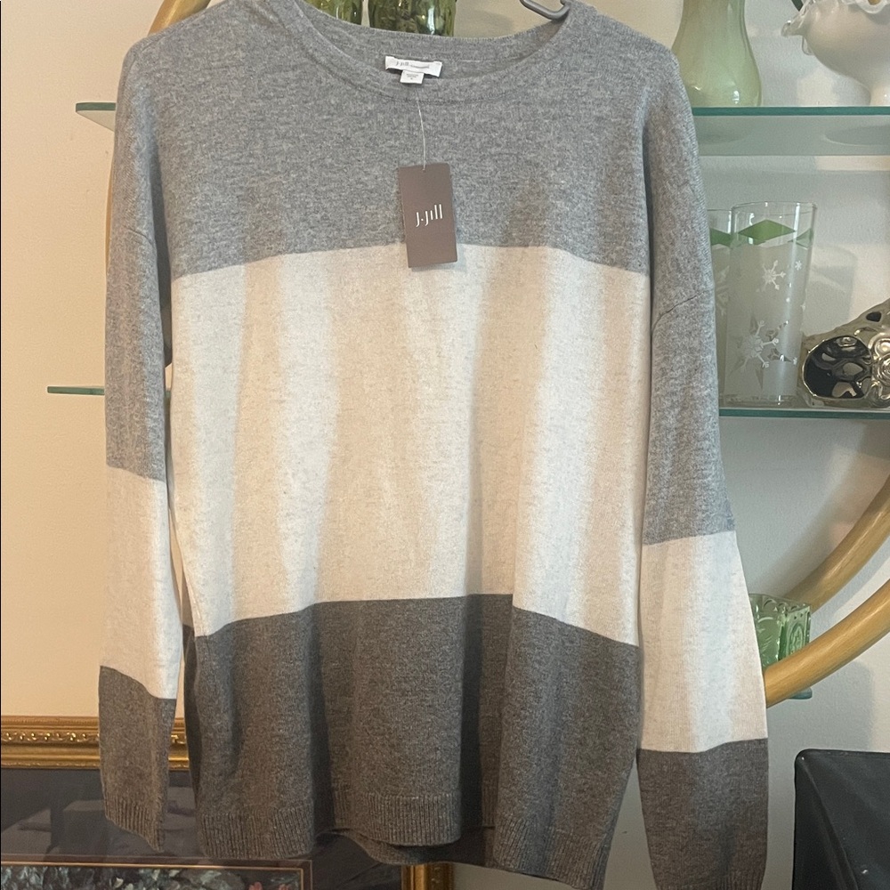 J. Jill Men's Sweater in Gray and Cream 000810